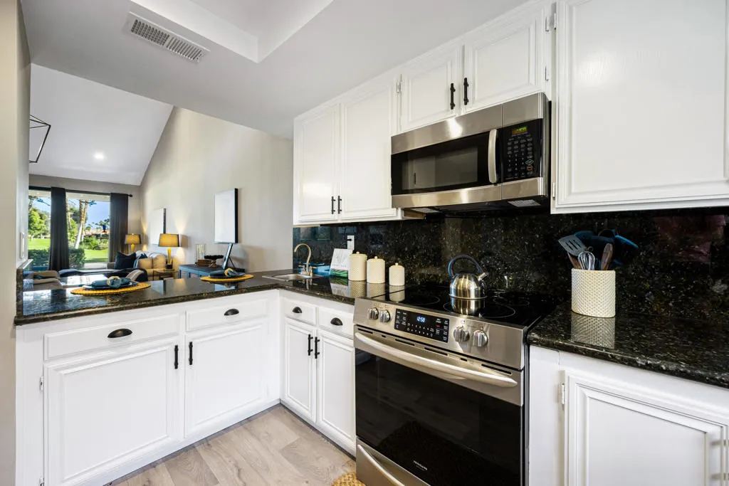 146 Las Lomas, Palm Desert, California 92260 home-pic-11